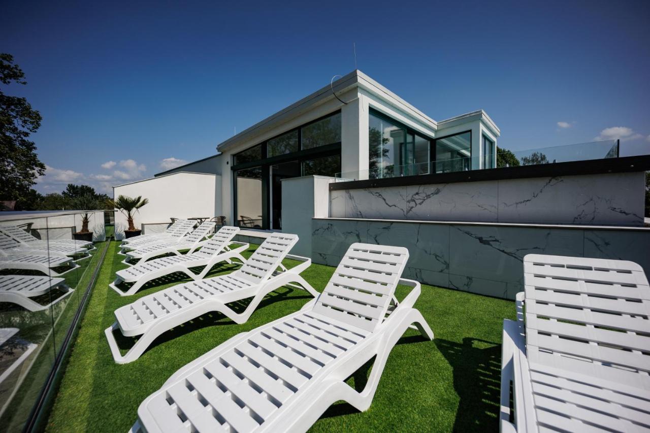 Villa Bauhaus Wellness Apart-Hotel Siófok Exterior foto